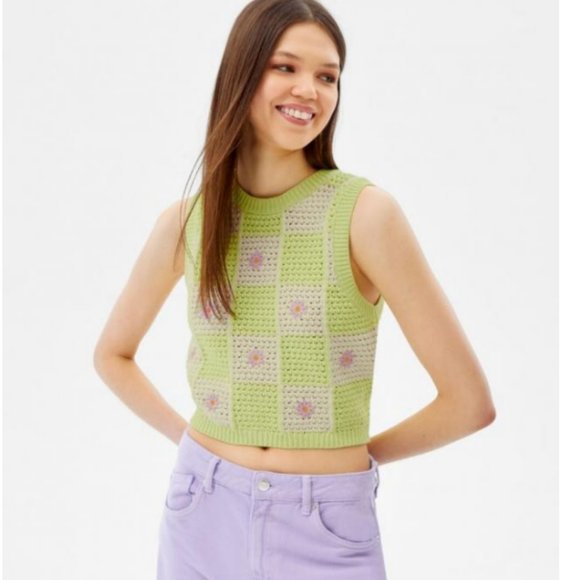 39102 Embroidered Sweater Vest - Picture 4 of 5